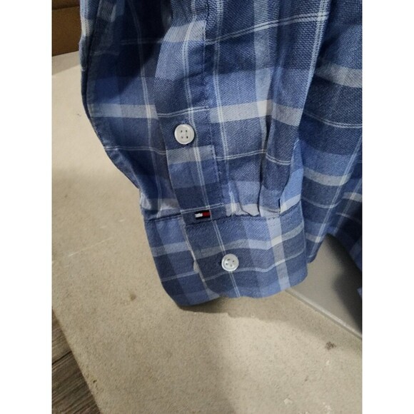 Tommy Hilfiger Men’s All-Season Stretch Dress Shirt Regular Fit Large Blues - Picture 2 of 8